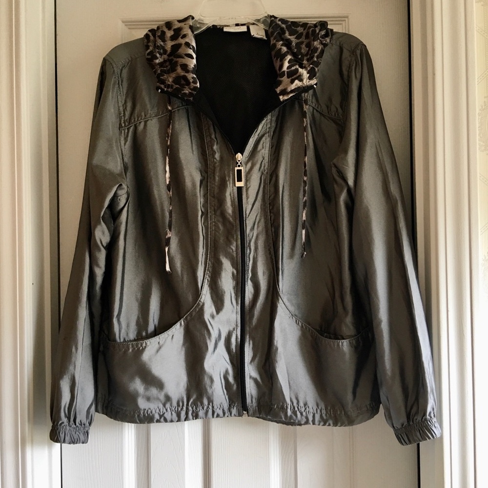 Silvery coat with glam animal print hood! 🐆 SALE! - Picture 2 of 8